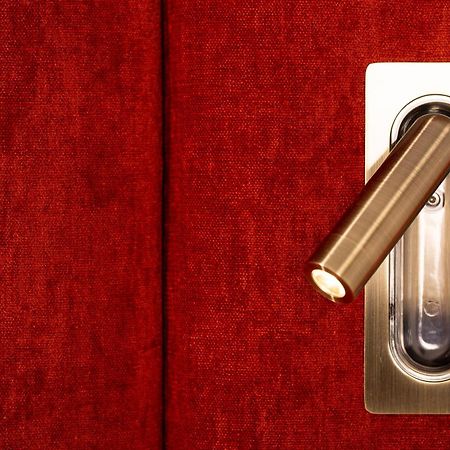 Das James フレンスブルク 部屋 写真 A reading light